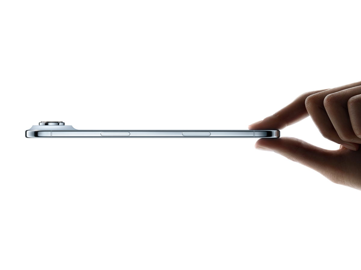 天蓝色 iPhone Air 纤薄侧面外观